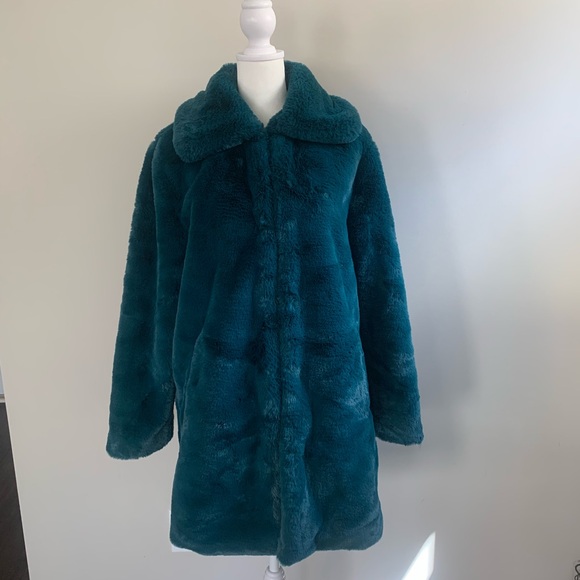 Teal Green Faux Fur Coat Inspired by Phoebe Buffay from Friends - Picture 2 of 12